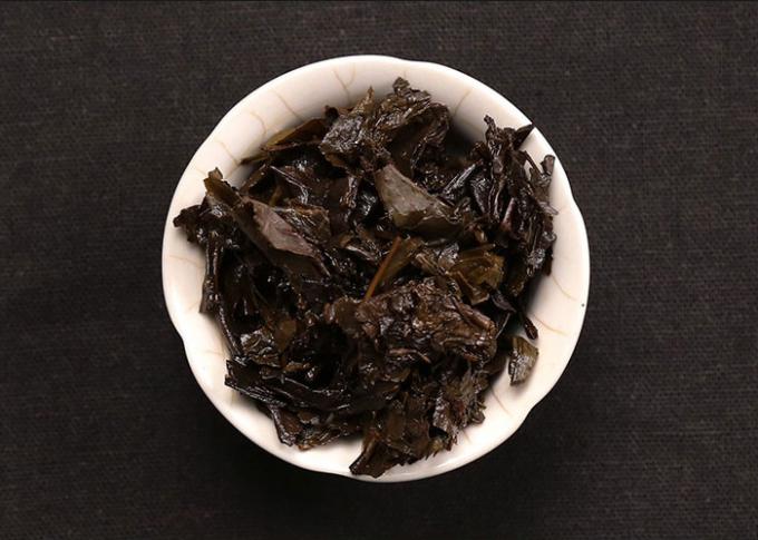 発酵させる滑らかで、敏感な好みの中国の暗い茶を処理します